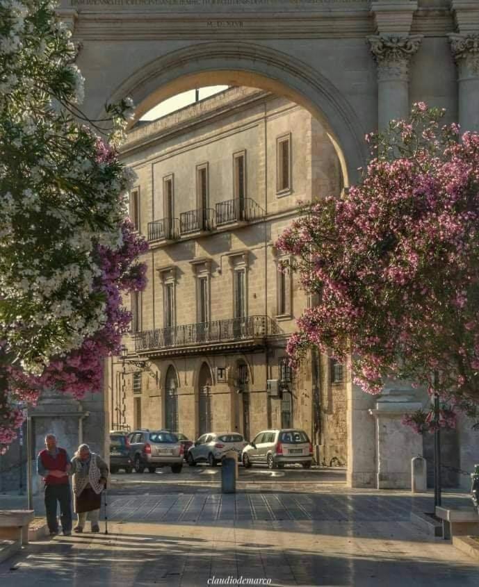Lecce Stazione Centrale Екстер'єр фото